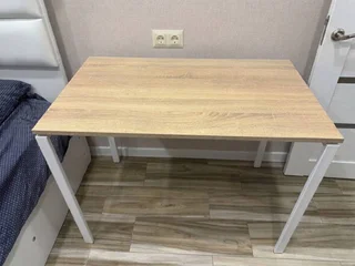 стол.