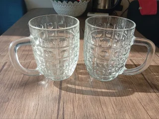 Пивные бокалы.