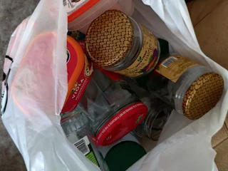 Банки и контейнеры разные
