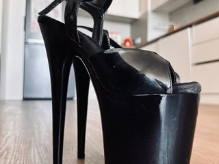 Стрипы-тройки Pleaser р. 37-38 черный лак