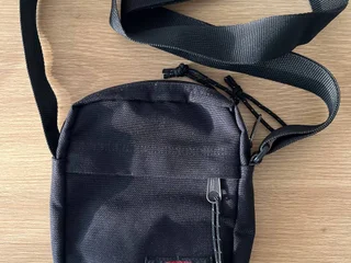 Сумка через плечо Eastpak