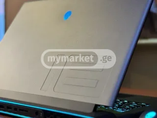Alienware M18 R2
