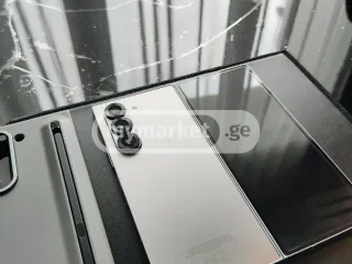 Мобильный телефон Samsung