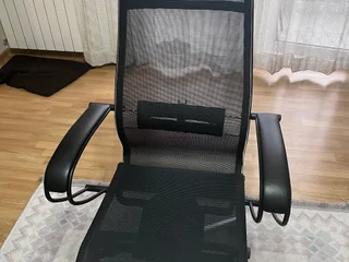 Компьютерное кресло сетчатое