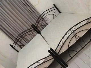 Две кровати