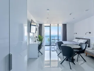 Апартаменты с прямым видом на море в Palm Residence