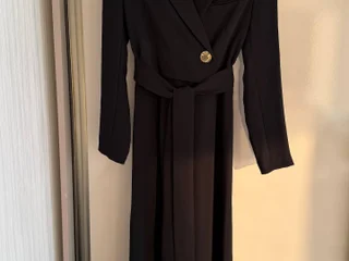 Новый женский костюм чёрного цвета LUXE & CAPITEUX
