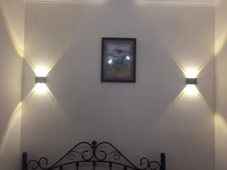 Настенные часы, спот и абажур