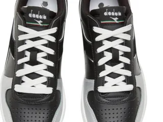 Женские кроссовки DIADORA