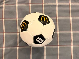 Небольшой футбольный мяч