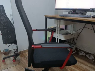 Офисное кресло