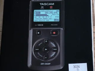 Микрофон-рекордер TASCAM DR-05XP