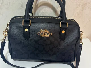 Сумка бочонок бренда Coach