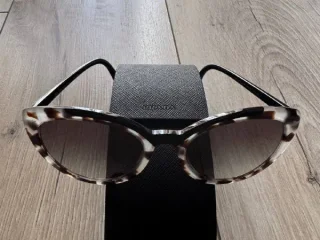 Очки Prada