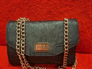 Сумки и кошельки GUESS