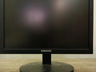 Монитор Samsung SyncMaster E1920