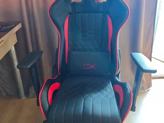 Геймерское кресло HyperX Blast Core (чёрно-красное)