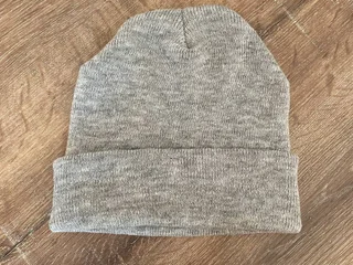 Шапка серая
