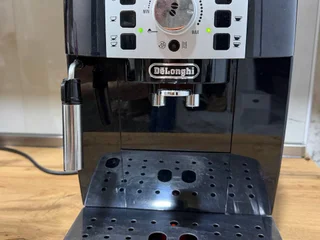 Кофемашина DeLonghi Magnifica S со средством для очистки
