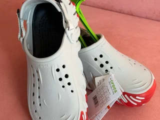 Crocs Echo серые с оранжевой подошвой