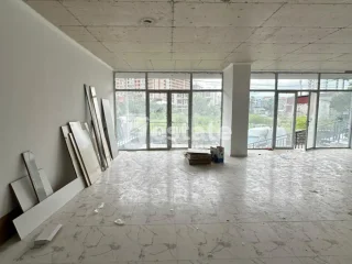 Просторное коммерческое помещение