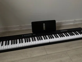 Продаю портативный синтезатор 🎹