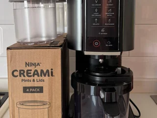 Мороженица Ninja Creami с дополнительным набором пинт