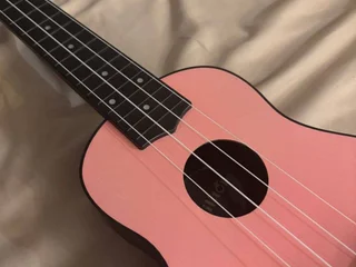 Укулеле розовая
