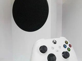 Xbox Series S с джойстиком