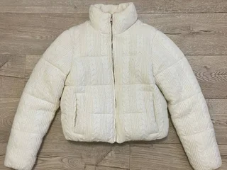 Продам женскую осенне-зимнюю куртку Zara.