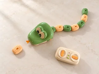 Набор игрушек для ребенка 2-3 лет (змейка на радиоуправлении