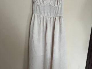 Плащ Stradivarius и банное полотенце