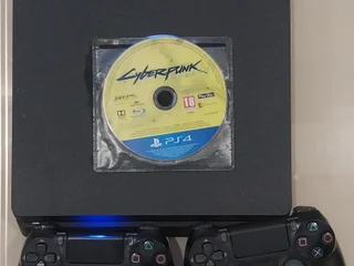 PS4 Slim 1TB с двумя геймпадами и играми