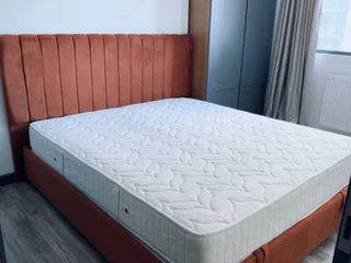 Двуспальная кровать King Size с матрасом