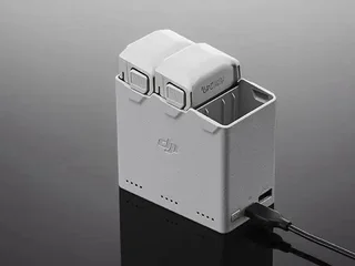 DJI Mini 4 Pro: 2 батареи и зарядный хаб