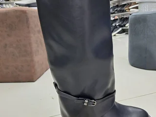 Чёрные кожаные сапоги
