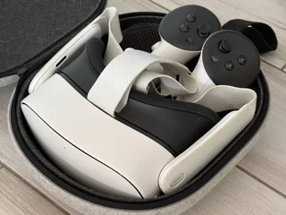 VR-шлем Meta Quest 3s в чехле