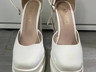 Босоножки Dr. Martens
