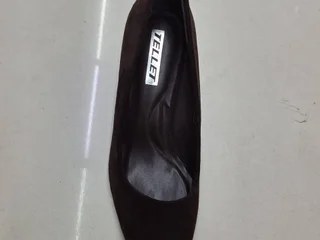 Чёрные кожаные ботинки в стиле Dr. Martens