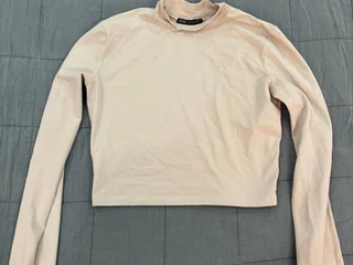 Лонгслив бежевый кроп Zara