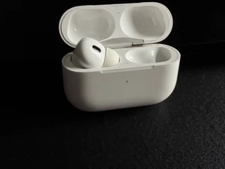 AirPods Pro 2 комплект (левый наушник и кейс)