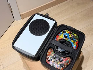 Игровая консоль XBOX Series S с 2 джойстиками