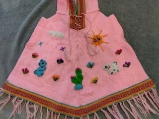 Розовое пончо