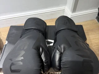 Боксерские перчатки