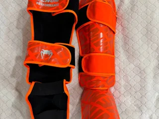 Щитки Venum Performance Elite L