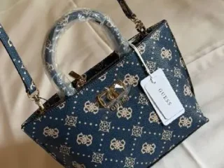 Сумка Guess