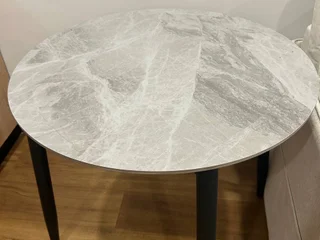Стол из керамогранита