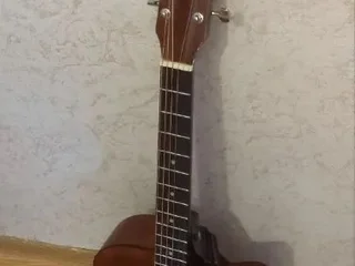 Колонка SVEN PS-650 и акустическая гитара