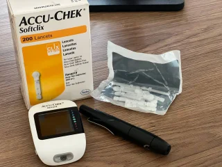 Глюкометр Accu-Chek Instant с аксессуарами