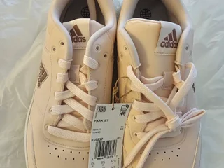Кроссовки Adidas